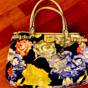 Dont miss this never used Coach bag